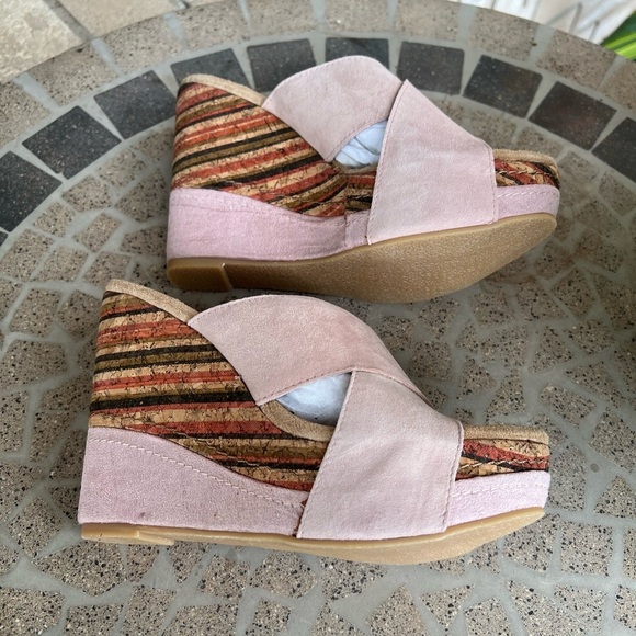 NIB Very Volatile Pink Suede Wedge Striped Cork Sandal 8 - Picture 5 of 7